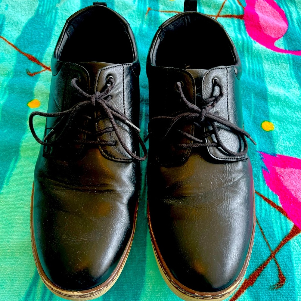 ALFANI Men Lace-Up Casual leather Oxford Sneaker. Color: Navy , Great Condition.
